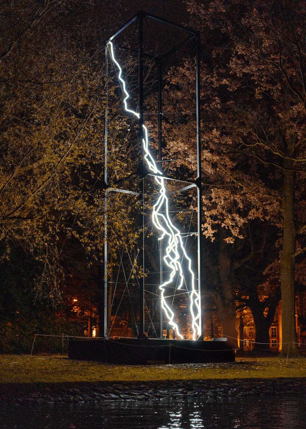 Omen installed at night over the Nieuwe Herengracht canal, Amsterdam