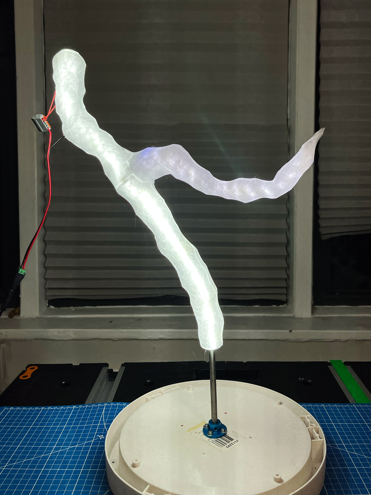 Early prototype of the lightning bolt form